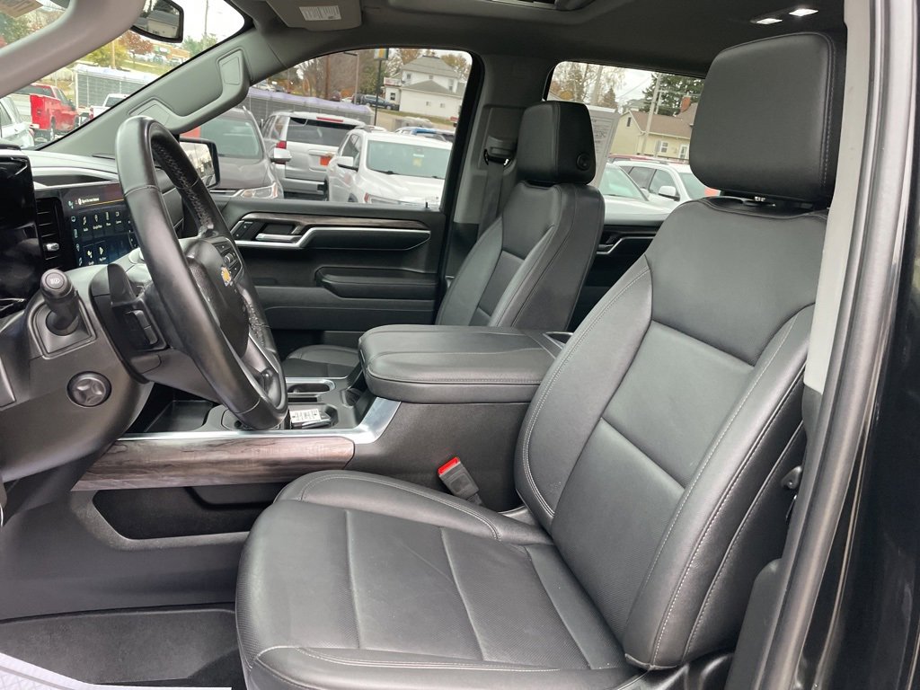 Used 2025 Chevrolet Silverado 1500 LTZ w/ LTZ Premium Package image 3