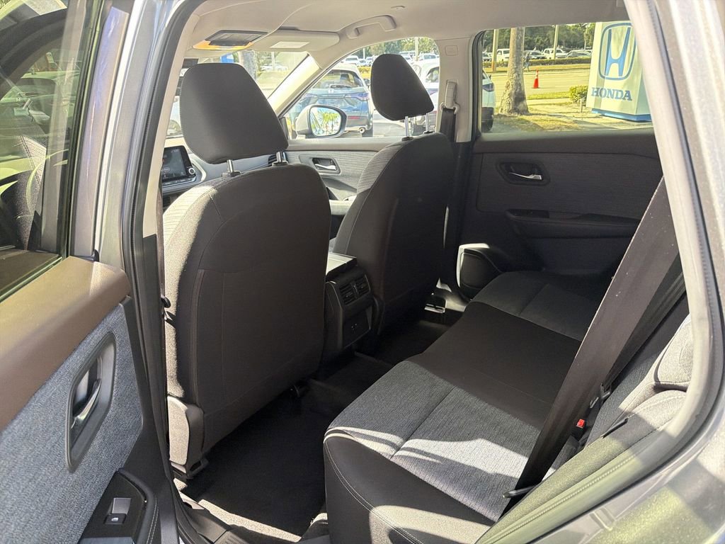 Used 2023 Nissan Rogue SV image 26