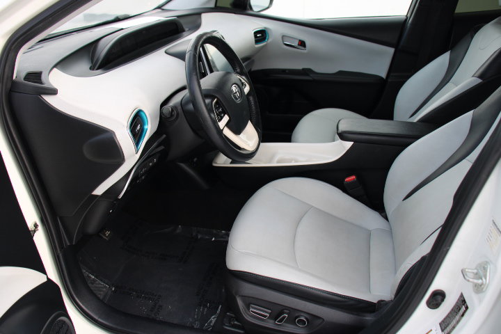 Used 2018 Toyota Prius Prime Advanced image 11