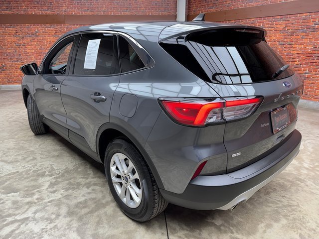 Used 2022 Ford Escape SE image 3