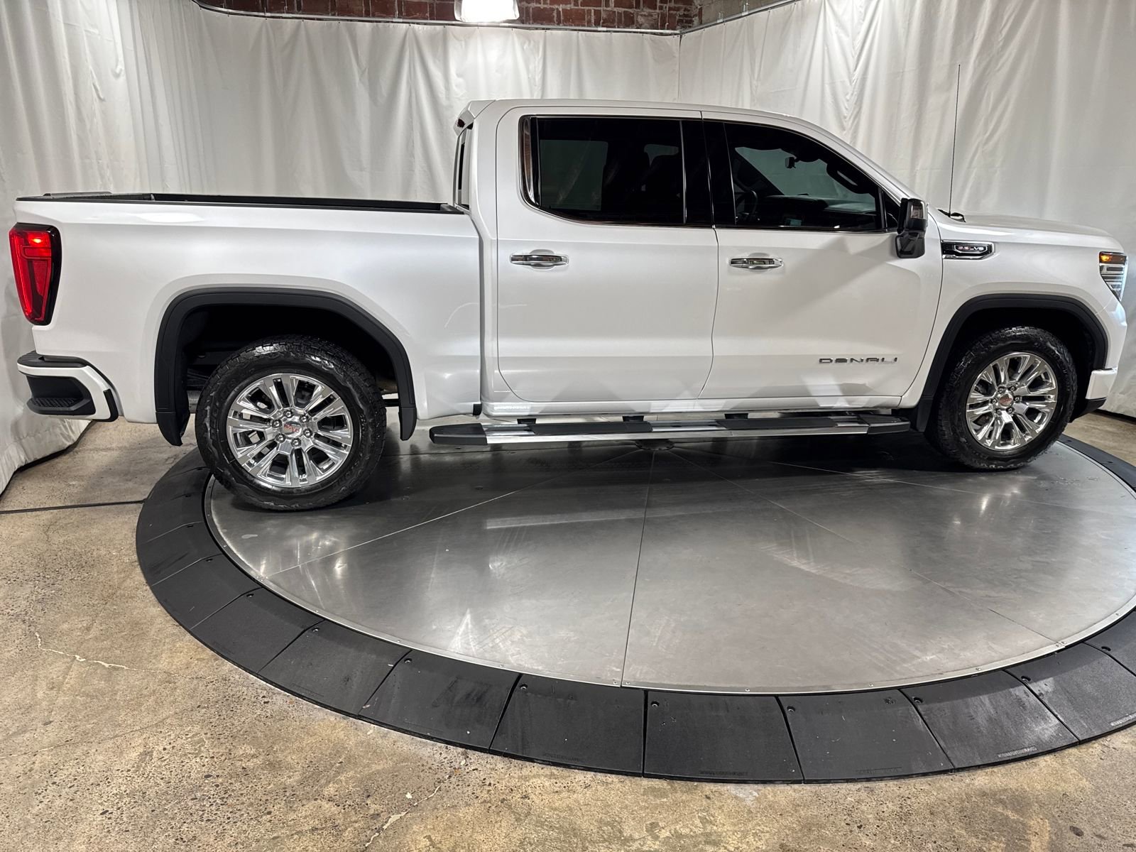 Used 2023 GMC Sierra 1500 Denali w/ Technology Package image 9