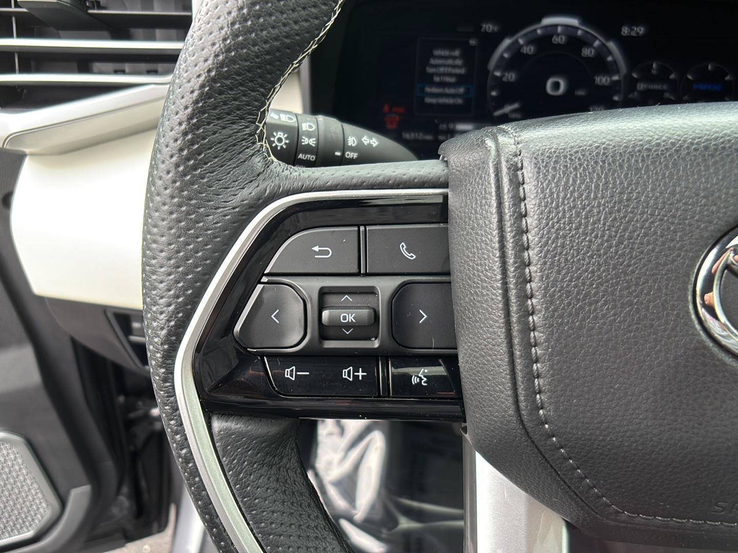 Used 2025 Toyota Sequoia Capstone AWD/4WD image 26