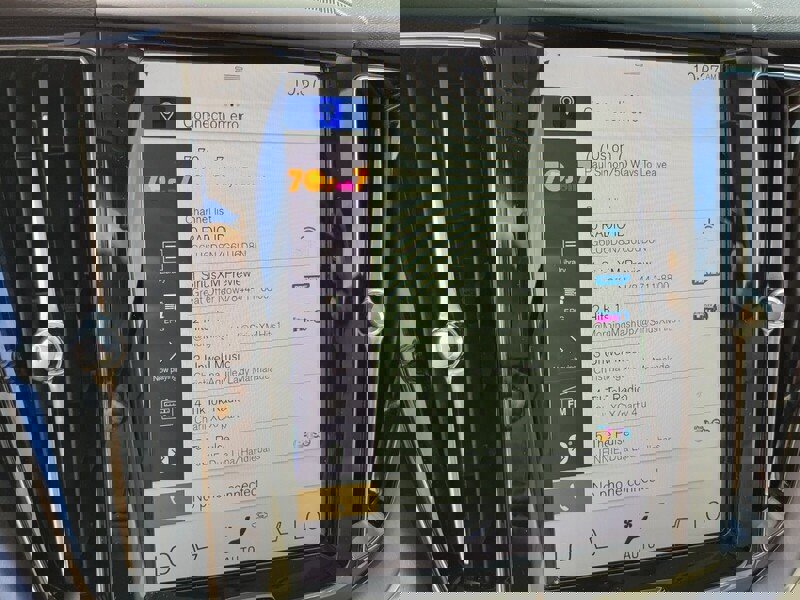 Used 2020 Volvo XC60 T6 Momentum w/ Protection Package image 21