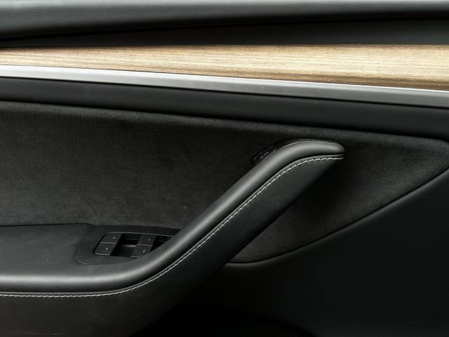 Used 2024 Tesla Model Y Long Range AWD/4WD image 24