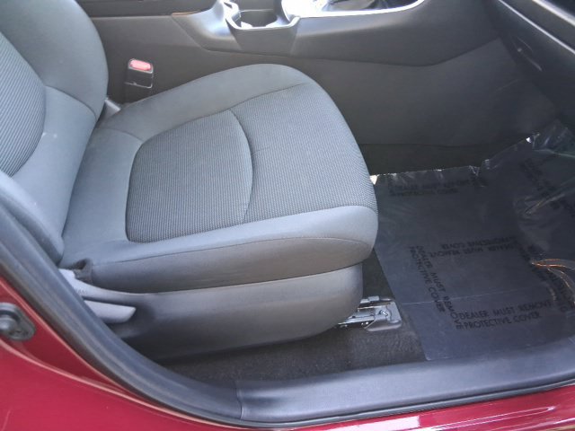 Used 2019 Toyota RAV4 LE FWD image 22