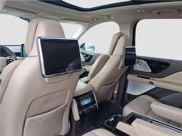 Used 2022 Lincoln Aviator Reserve w/ Equipment Group 201A AWD/4WD image 9