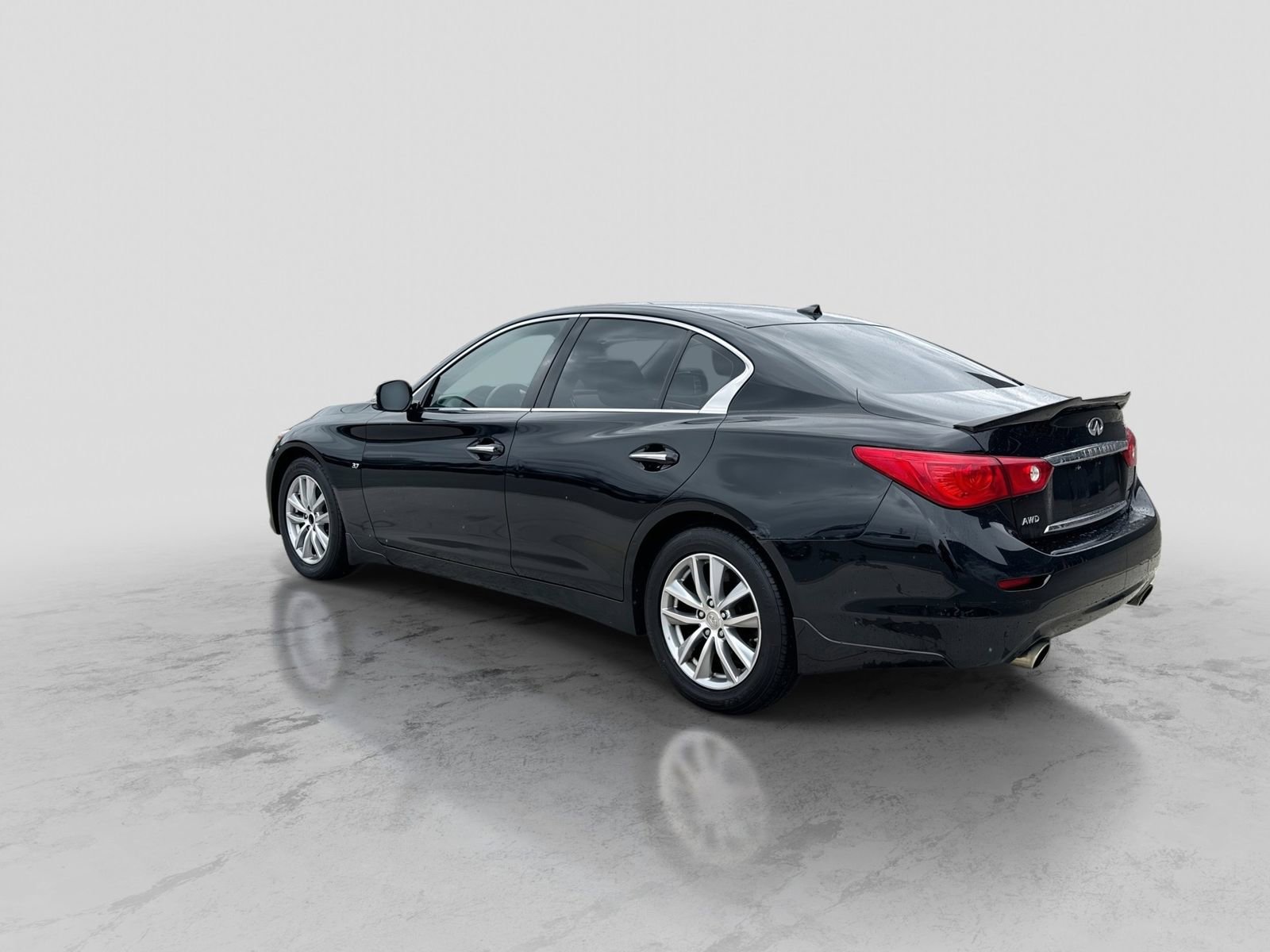 Used 2015 INFINITI Q50 Premium w/ All Weather Package AWD/4WD image 4