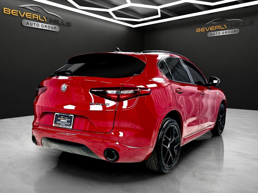 Used 2020 Alfa Romeo Stelvio Ti w/ Nero Edizione AWD/4WD image 5