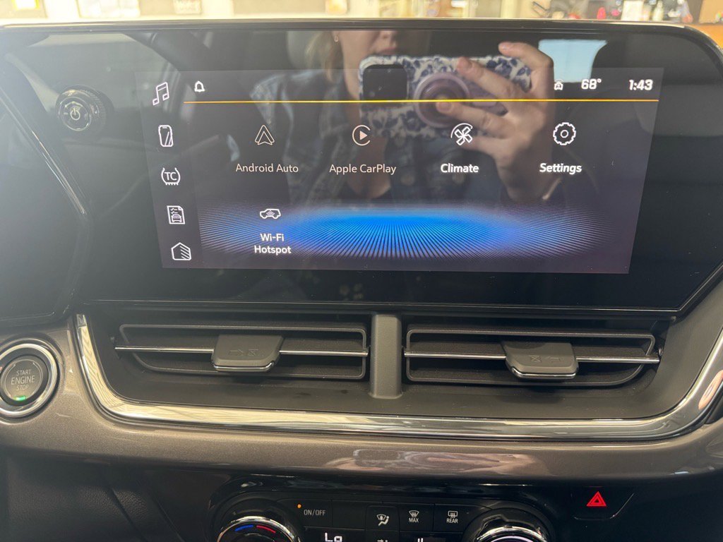 Used 2025 Chevrolet Trax ACTIV w/ Driver Confidence Package image 23