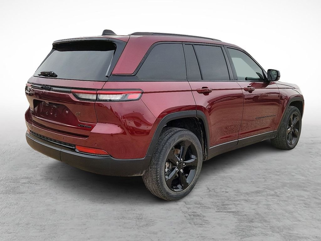 Used 2023 Jeep Grand Cherokee Limited w/ Black Appearance Package AWD/4WD image 11