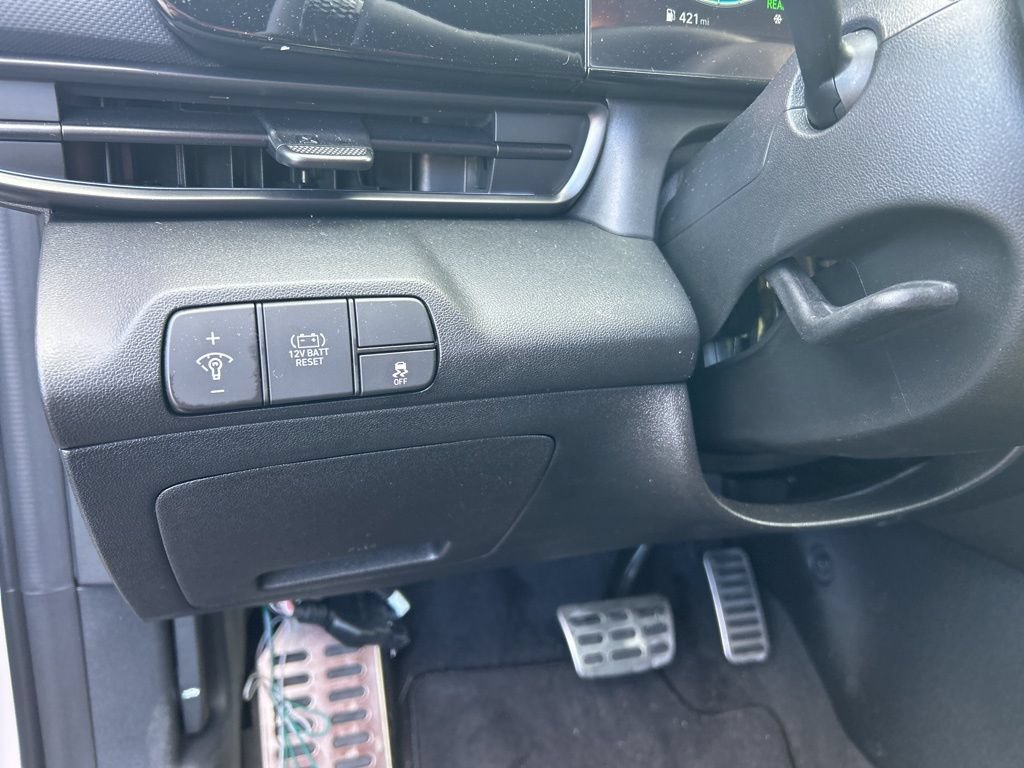 Used 2025 Hyundai Elantra SEL FWD image 17
