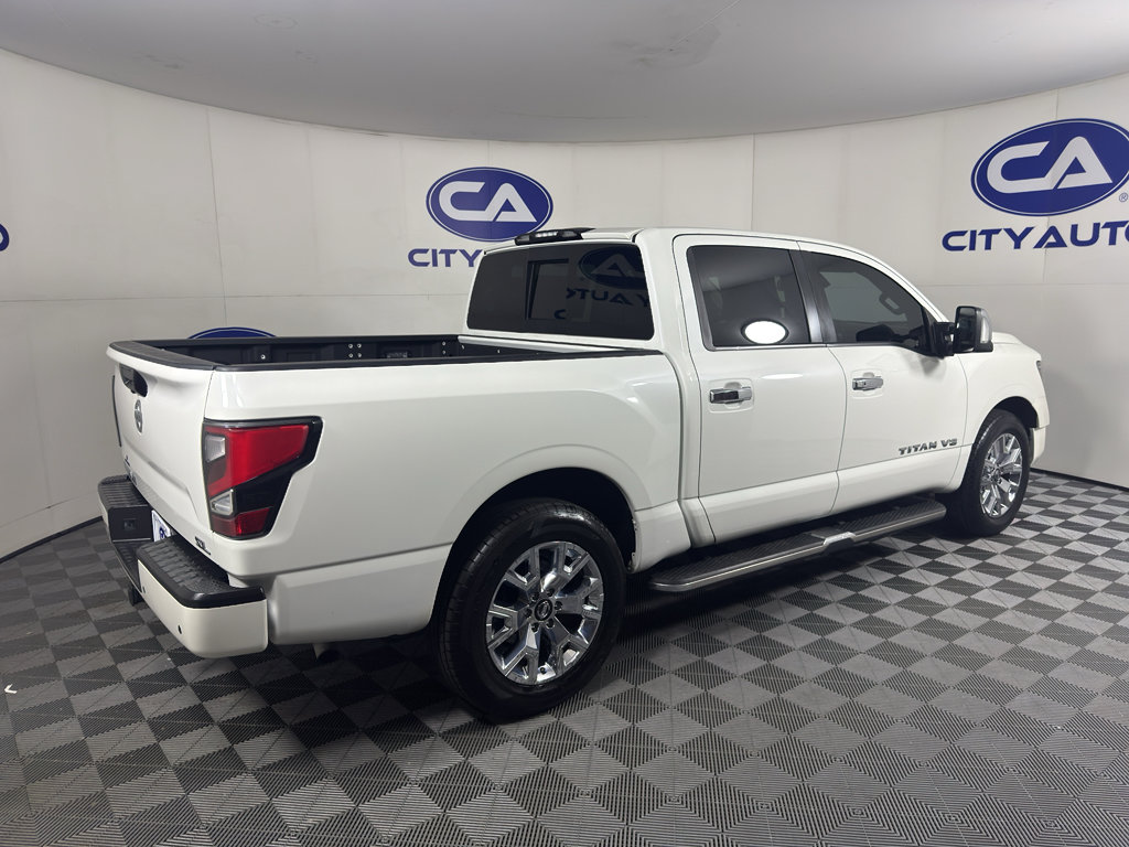 Used 2020 Nissan Titan SL w/ Moonroof Package RWD image 3