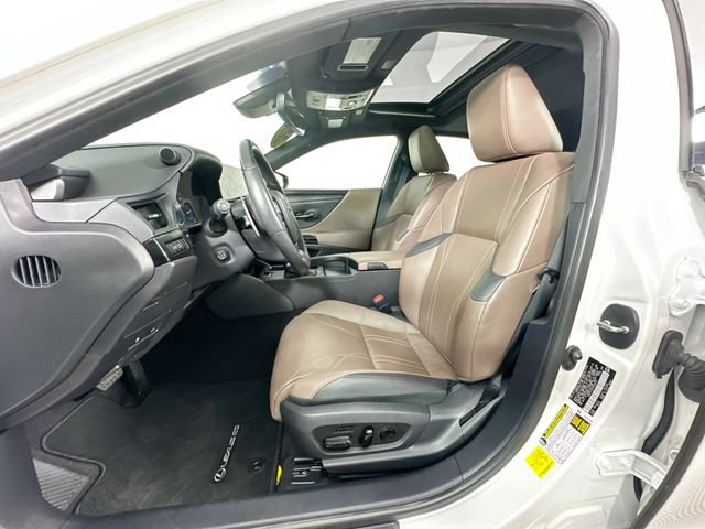 Used 2025 Lexus ES 300h w/ Technology Package FWD image 4