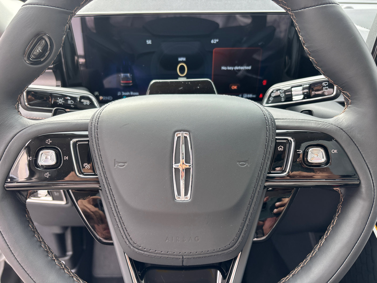 New 2026 Lincoln Aviator AWD image 16