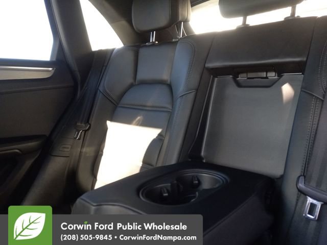 Used 2015 Porsche Macan Turbo image 25