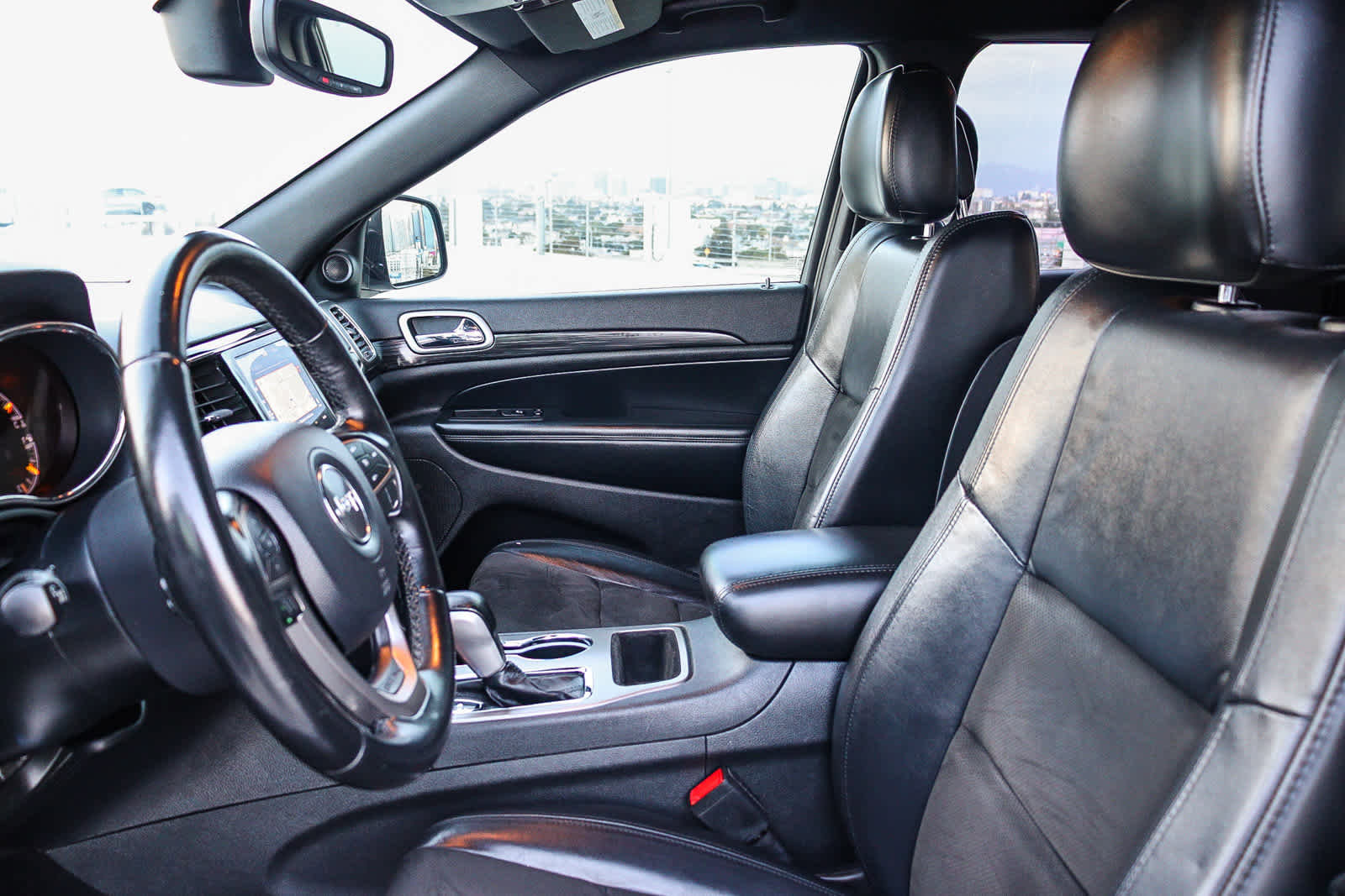 Used 2019 Jeep Grand Cherokee Laredo w/ Laredo X Package image 17