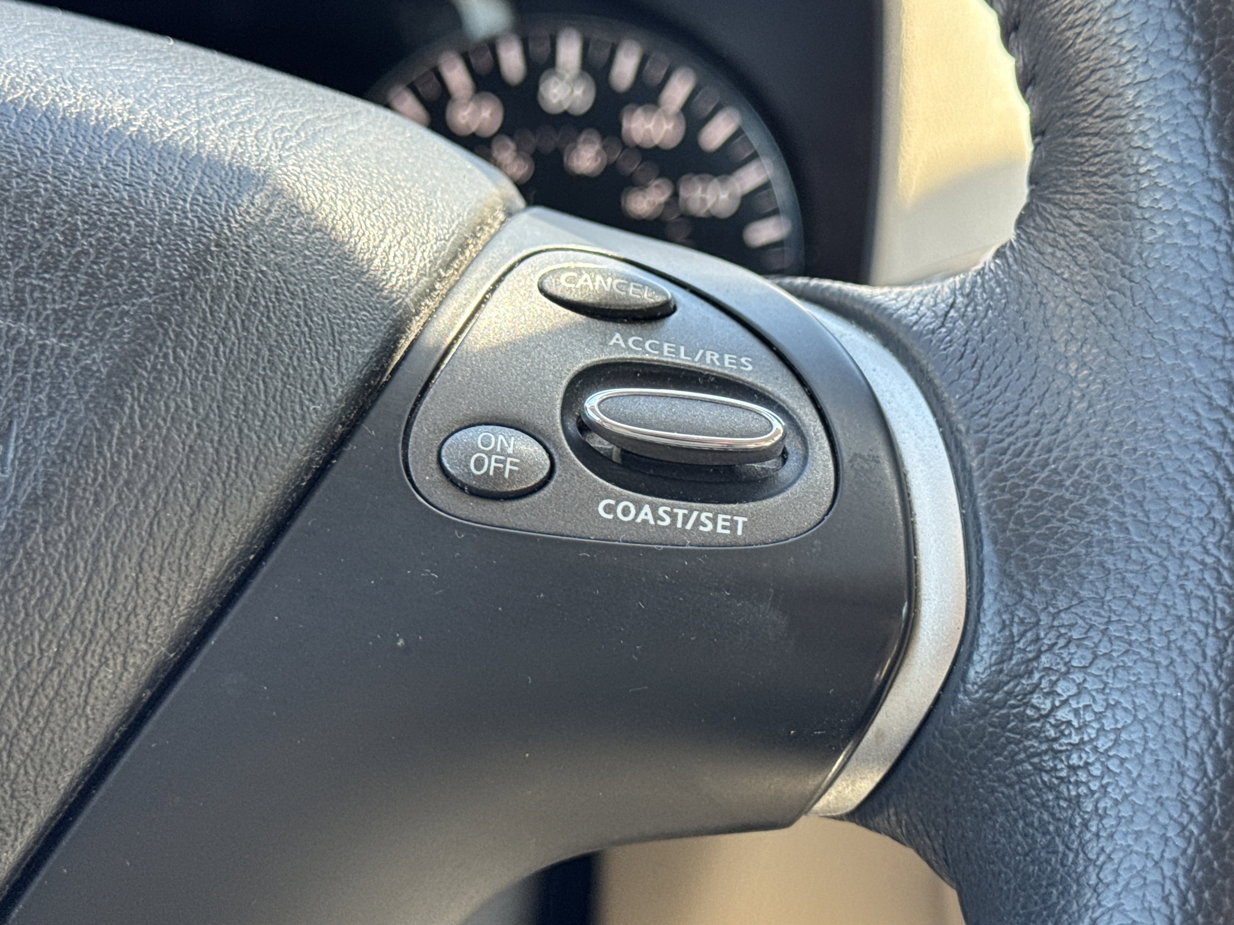 Used 2017 Nissan Pathfinder SV AWD/4WD image 6