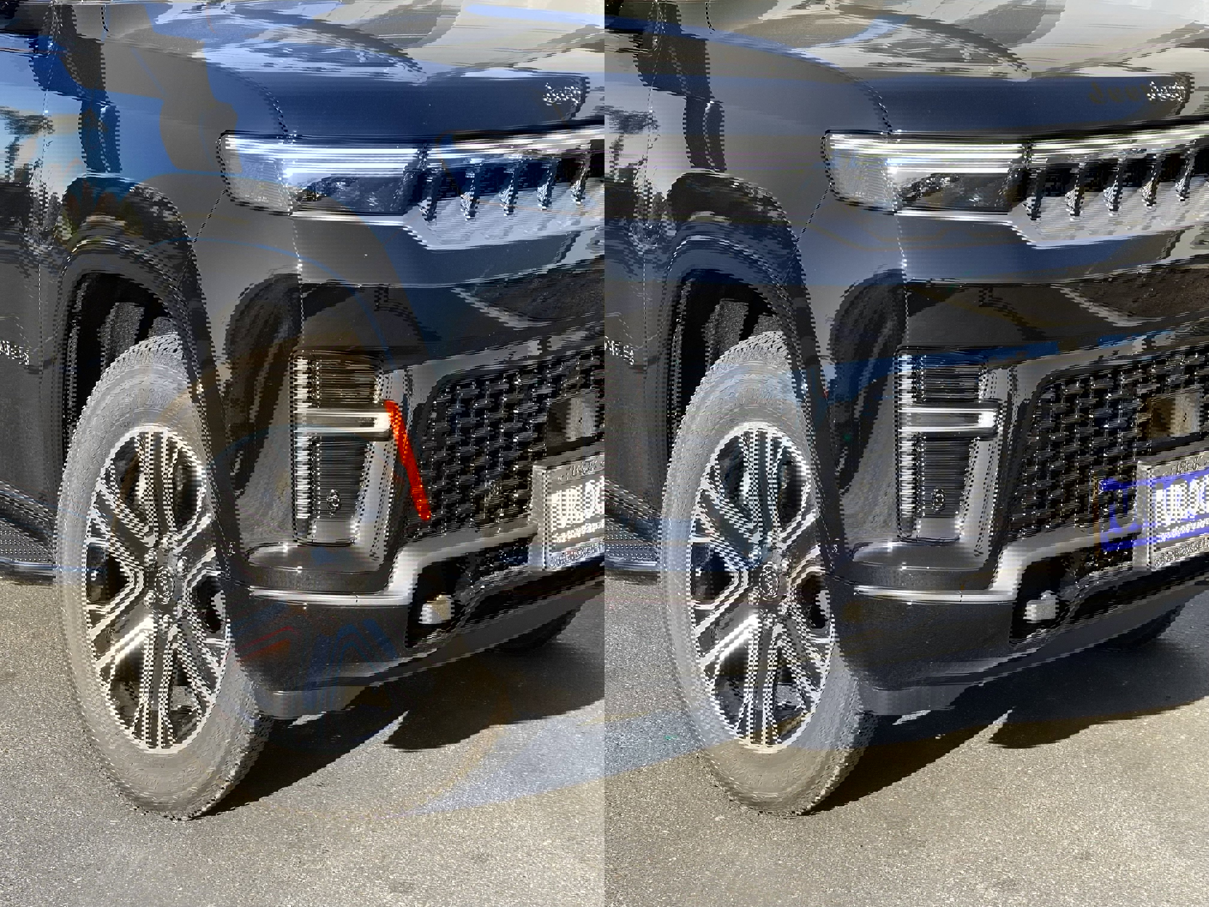 New 2026 Jeep Grand Wagoneer L 4WD w/ HD Trailer Tow Package image 5