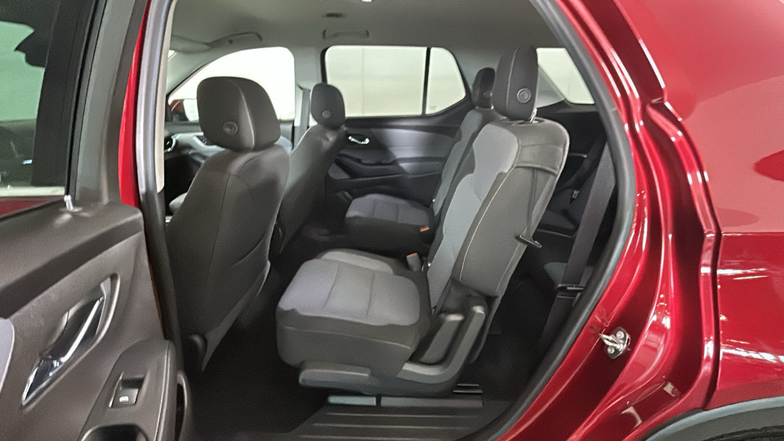 Used 2018 Chevrolet Traverse LT FWD image 34