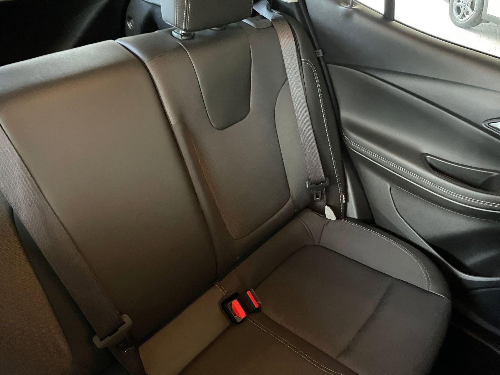 Used 2025 Buick Encore GX Preferred image 36