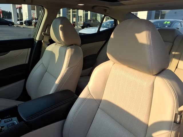 Used 2020 Nissan Maxima 3.5 SL w/ Floor Mat Group FWD image 14
