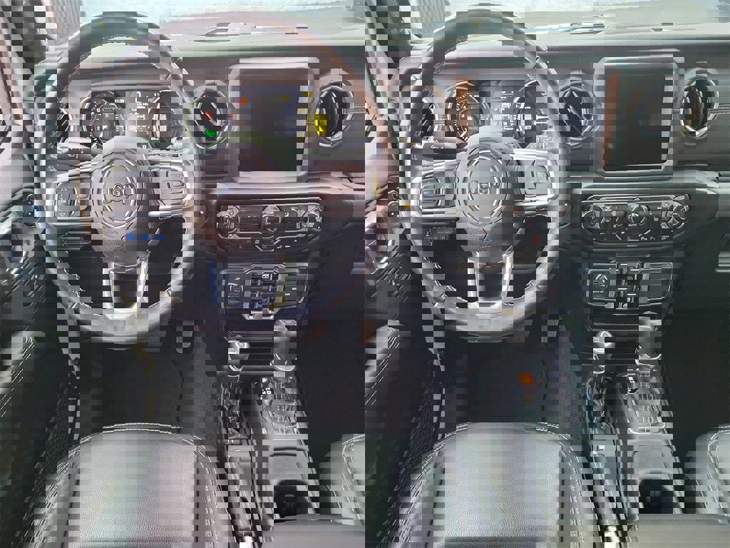 Used 2021 Jeep Wrangler Unlimited Sahara w/ Cold Weather Group image 4