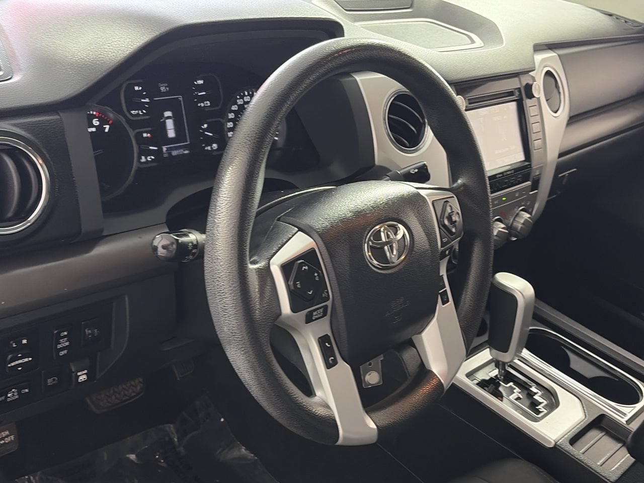 Used 2019 Toyota Tundra SR5 w/ SR5 Convenience Package RWD image 11