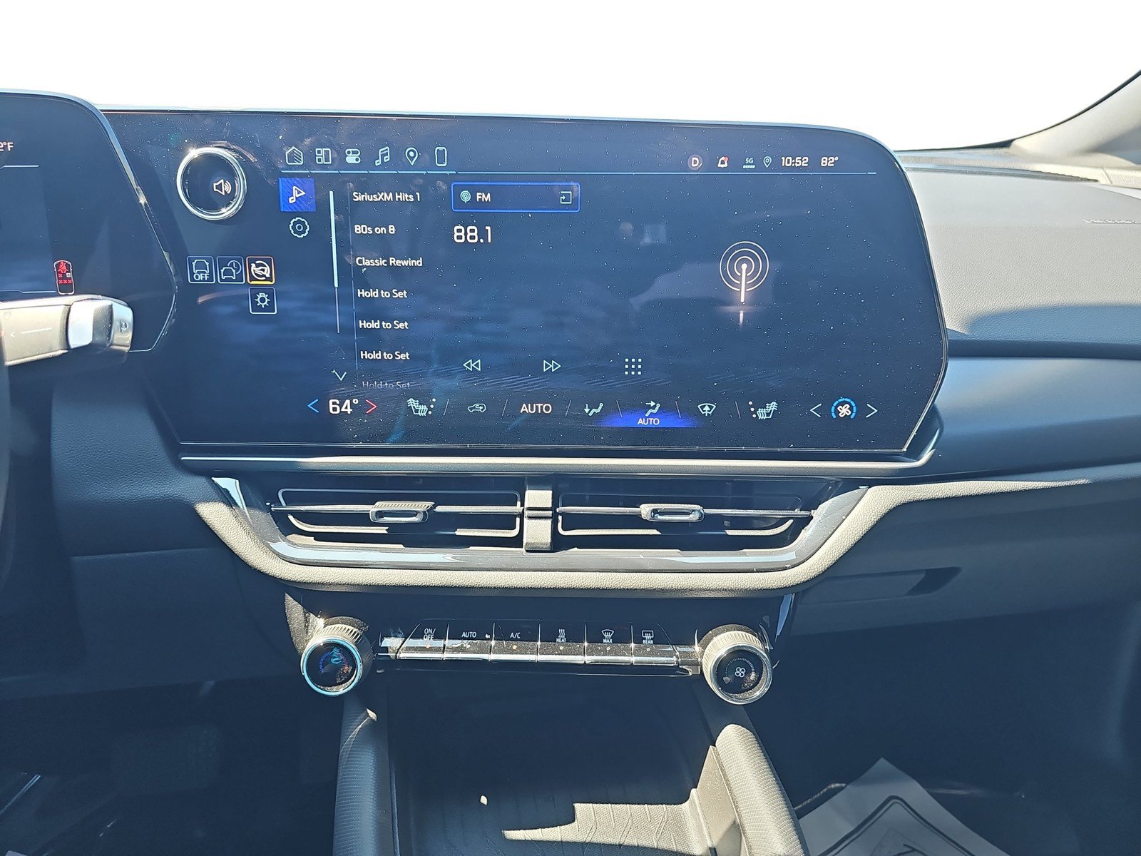 Used 2024 Chevrolet Equinox EV RS FWD image 17