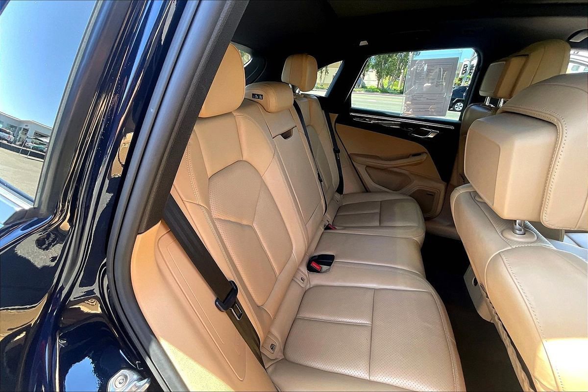 Used 2018 Porsche Macan AWD/4WD image 29