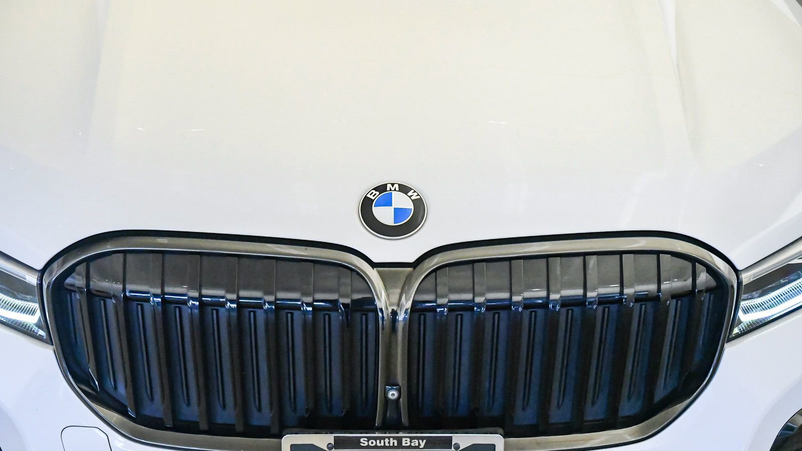 Certified 2022 BMW 740i w/ M Sport Package RWD image 8