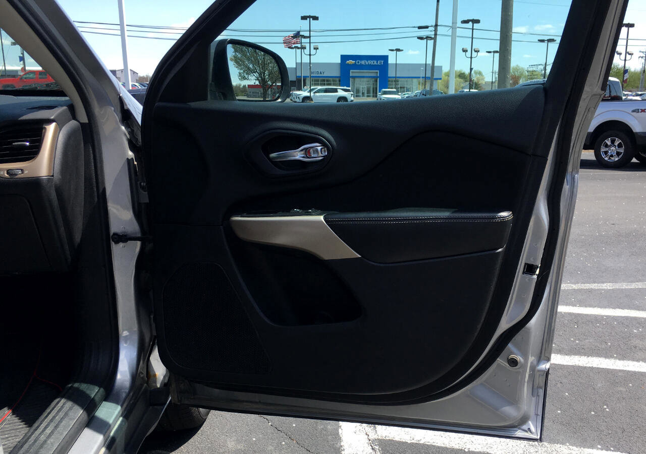 Used 2017 Jeep Cherokee Latitude w/ Safety/Convenience Group image 23