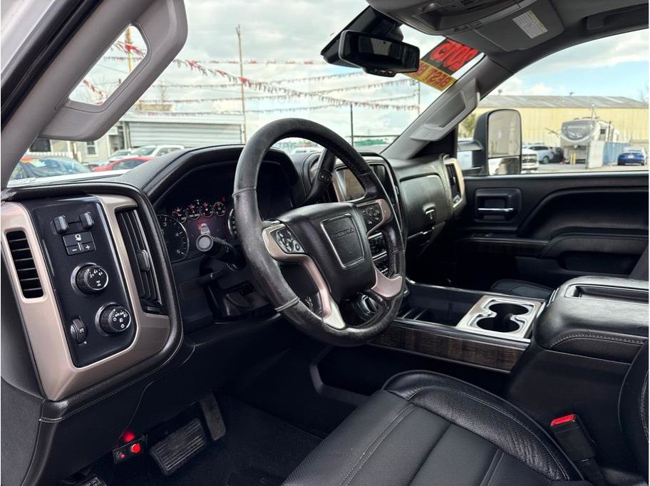 Used 2015 GMC Sierra 3500 Denali image 6