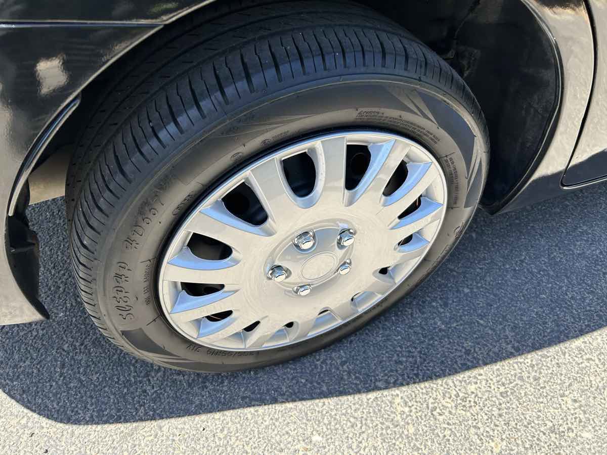 Used 2018 Toyota Corolla LE FWD image 34
