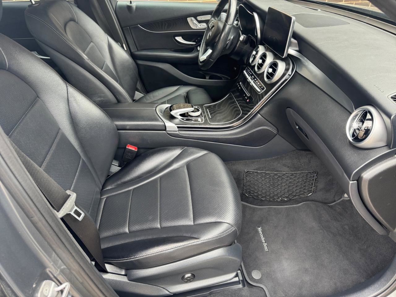 Used 2018 Mercedes-Benz GLC 300 4MATIC image 13