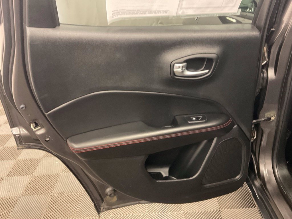 Used 2018 Jeep Compass Trailhawk w/ Navigation Group AWD/4WD image 32