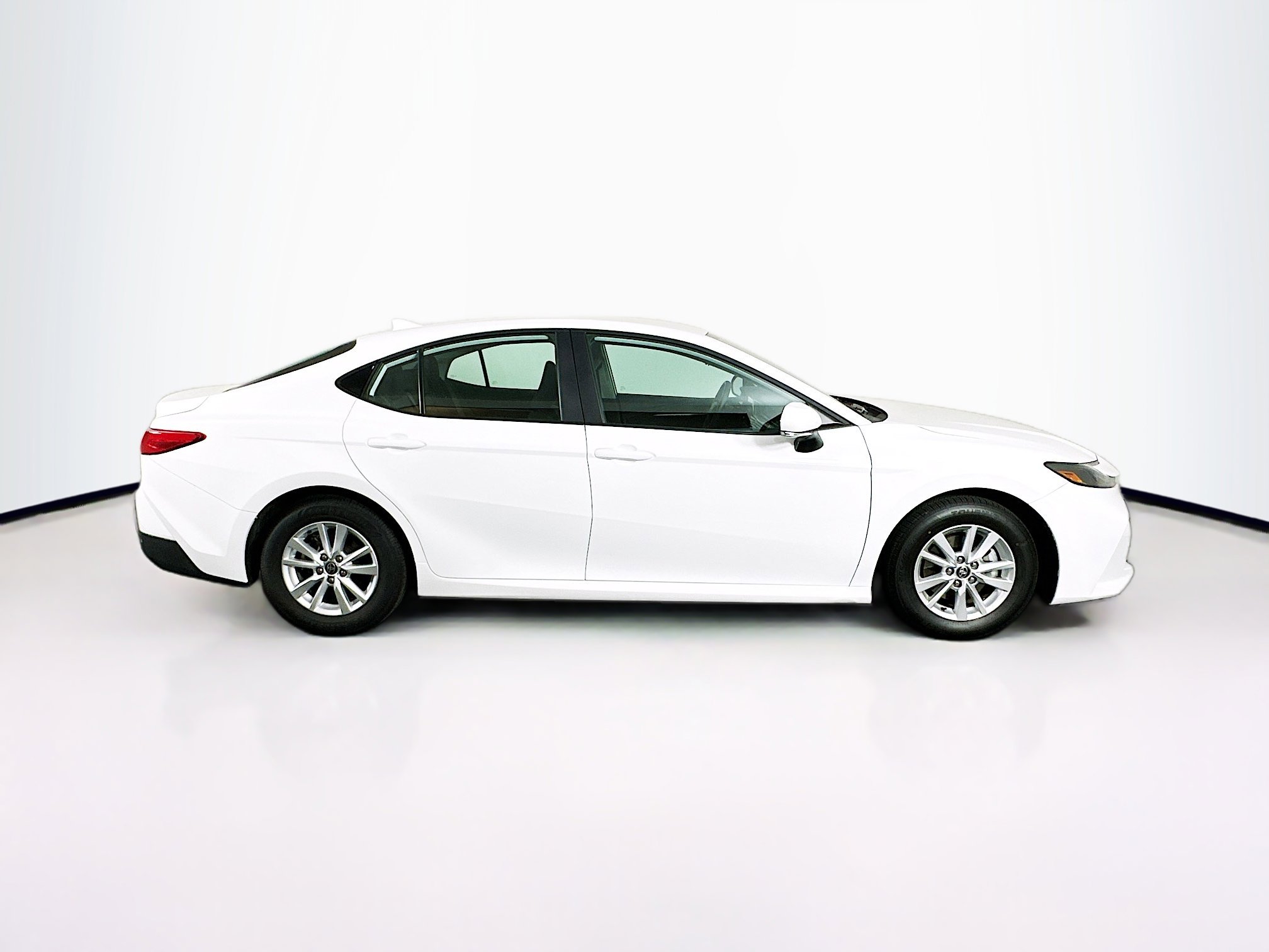 Used 2025 Toyota Camry LE image 10