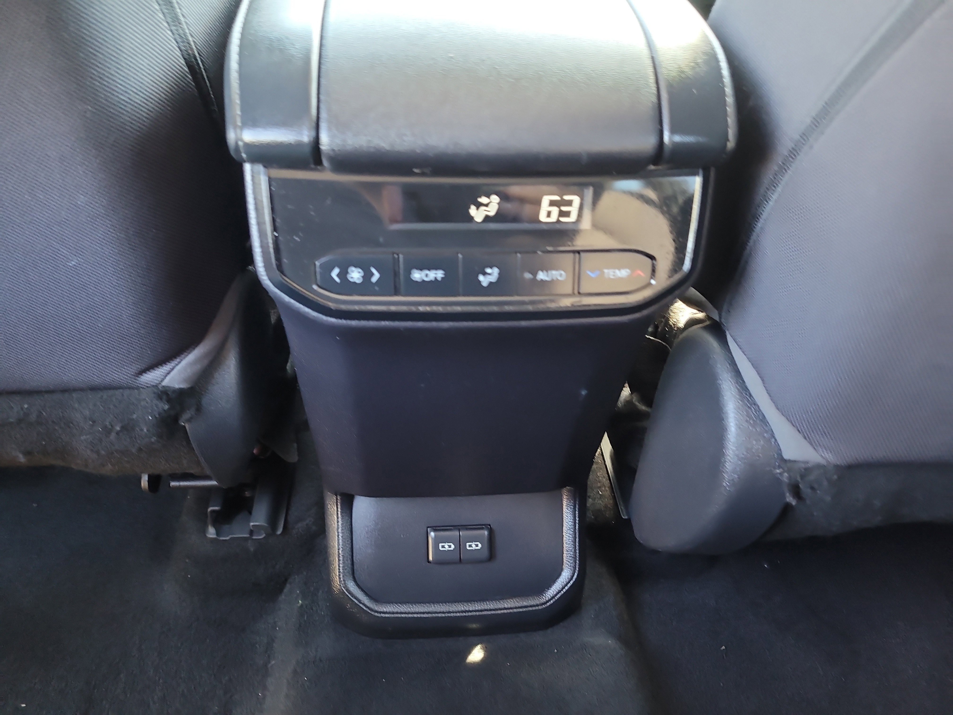 Used 2023 Toyota Highlander LE image 18