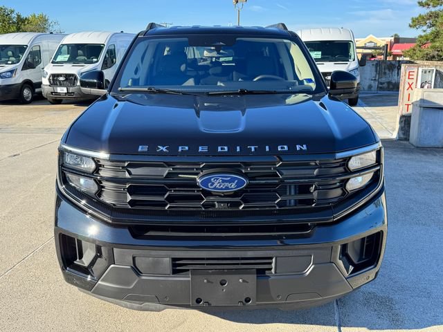 Used 2025 Ford Expedition Max Active AWD/4WD image 2