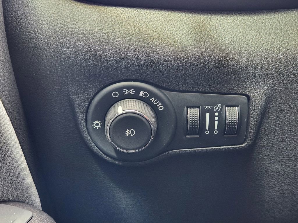 Used 2025 Jeep Compass Latitude AWD/4WD image 22