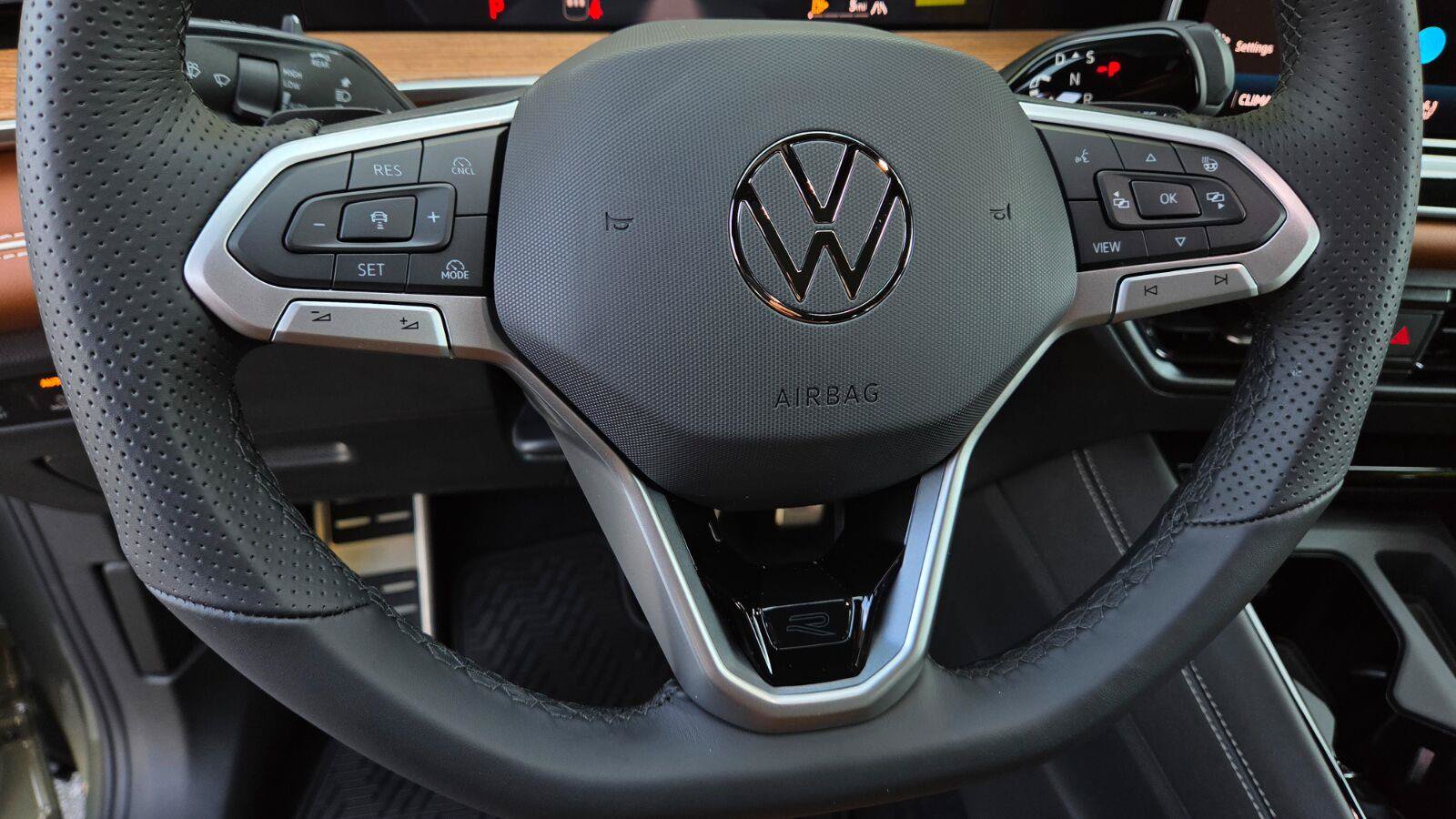 New 2026 Volkswagen Tiguan SEL R-Line AWD/4WD image 27