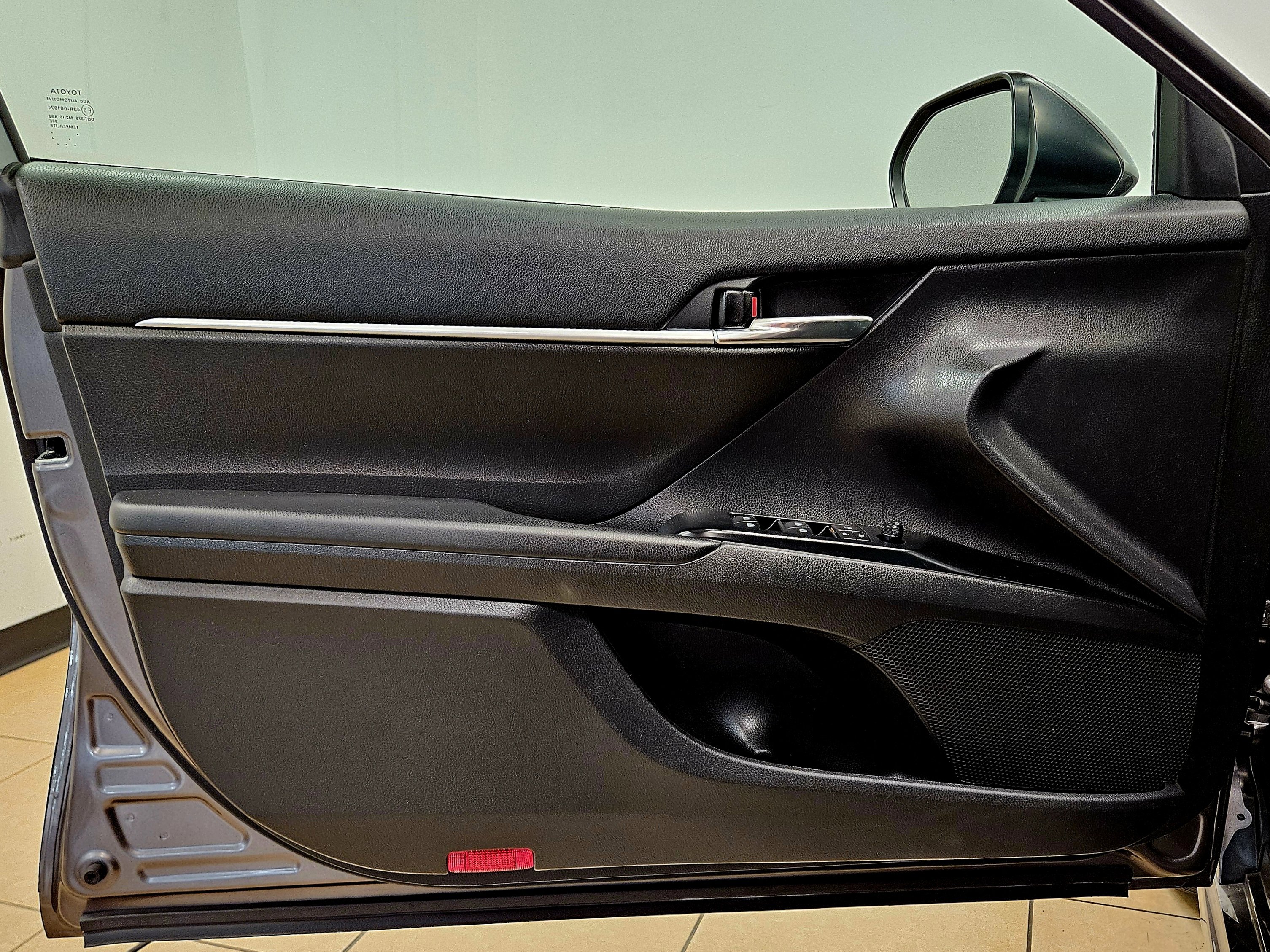 Used 2020 Toyota Camry SE image 12