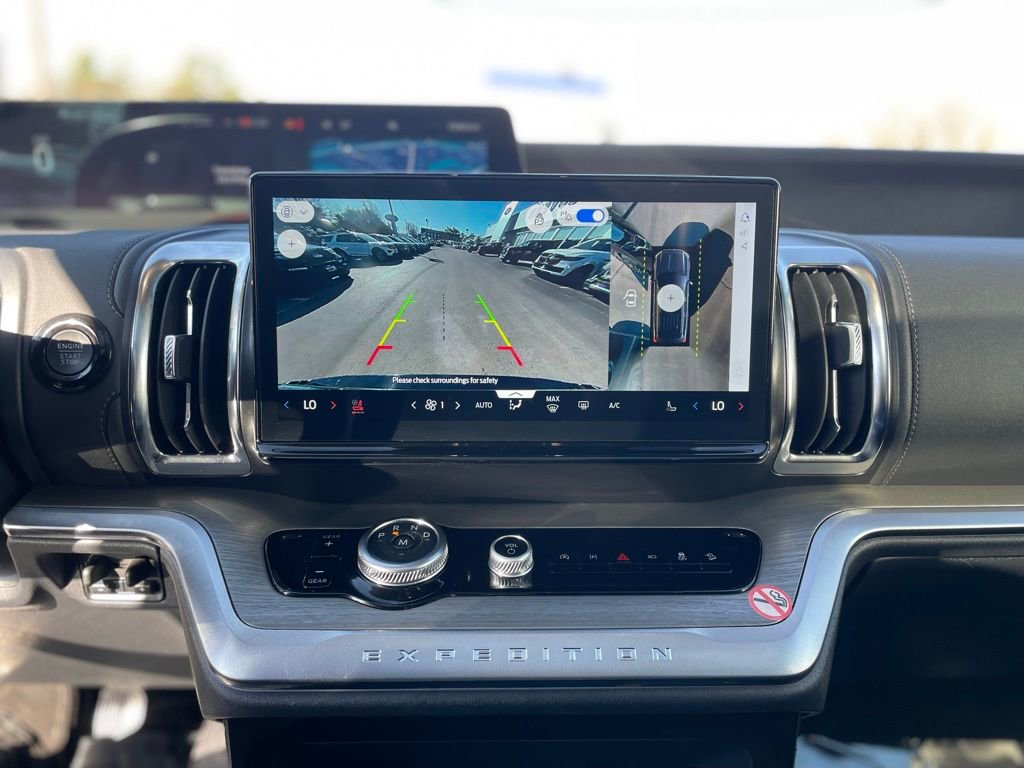 Used 2025 Ford Expedition Platinum image 16