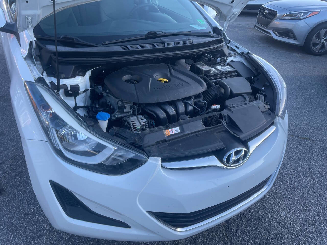 Used 2015 Hyundai Elantra SE FWD image 32