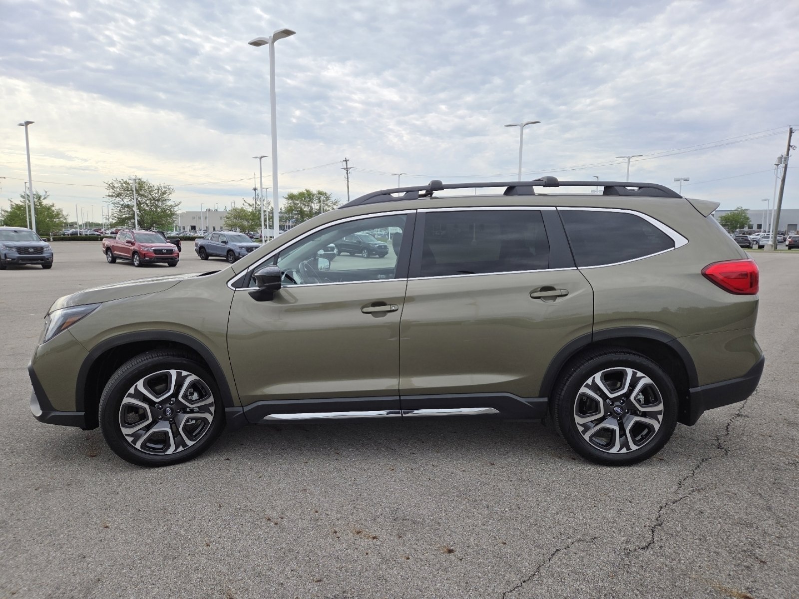 Used 2024 Subaru Ascent Limited w/ Technology Package AWD/4WD image 16