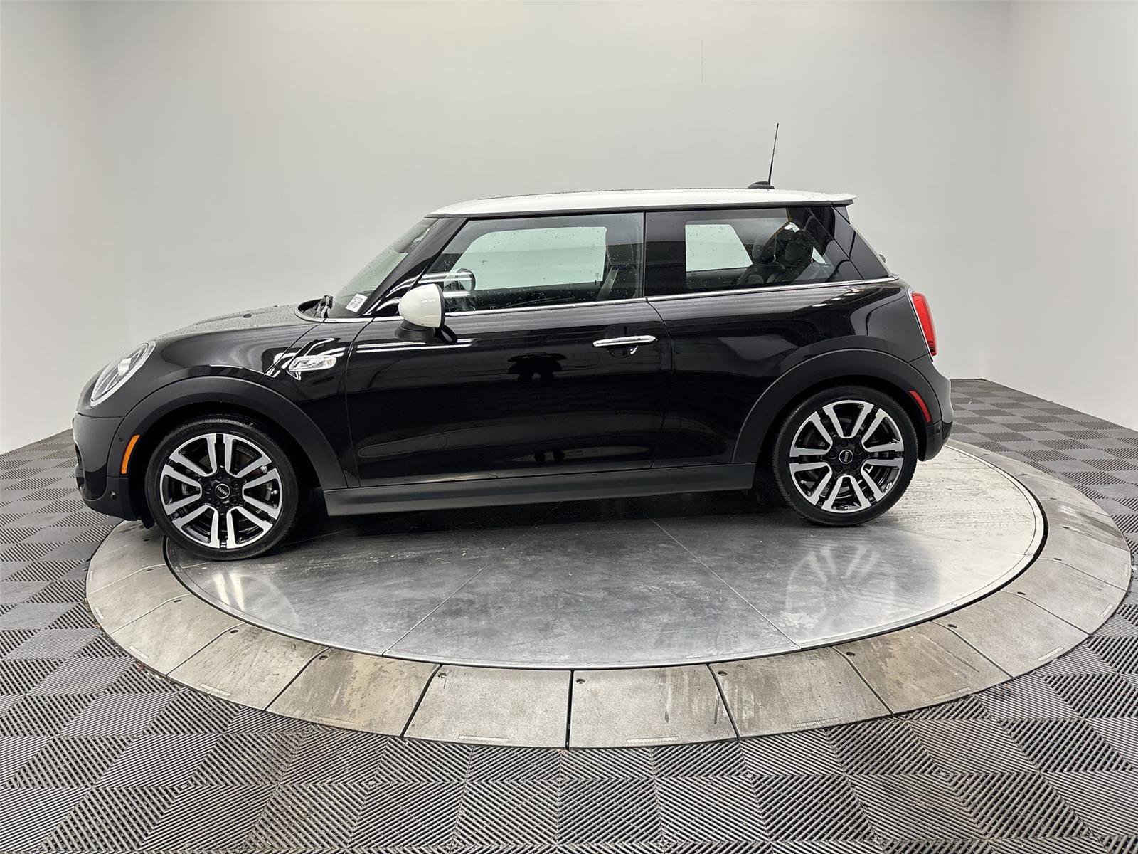 Used 2019 MINI Cooper S w/ Driver Assistance Package image 16