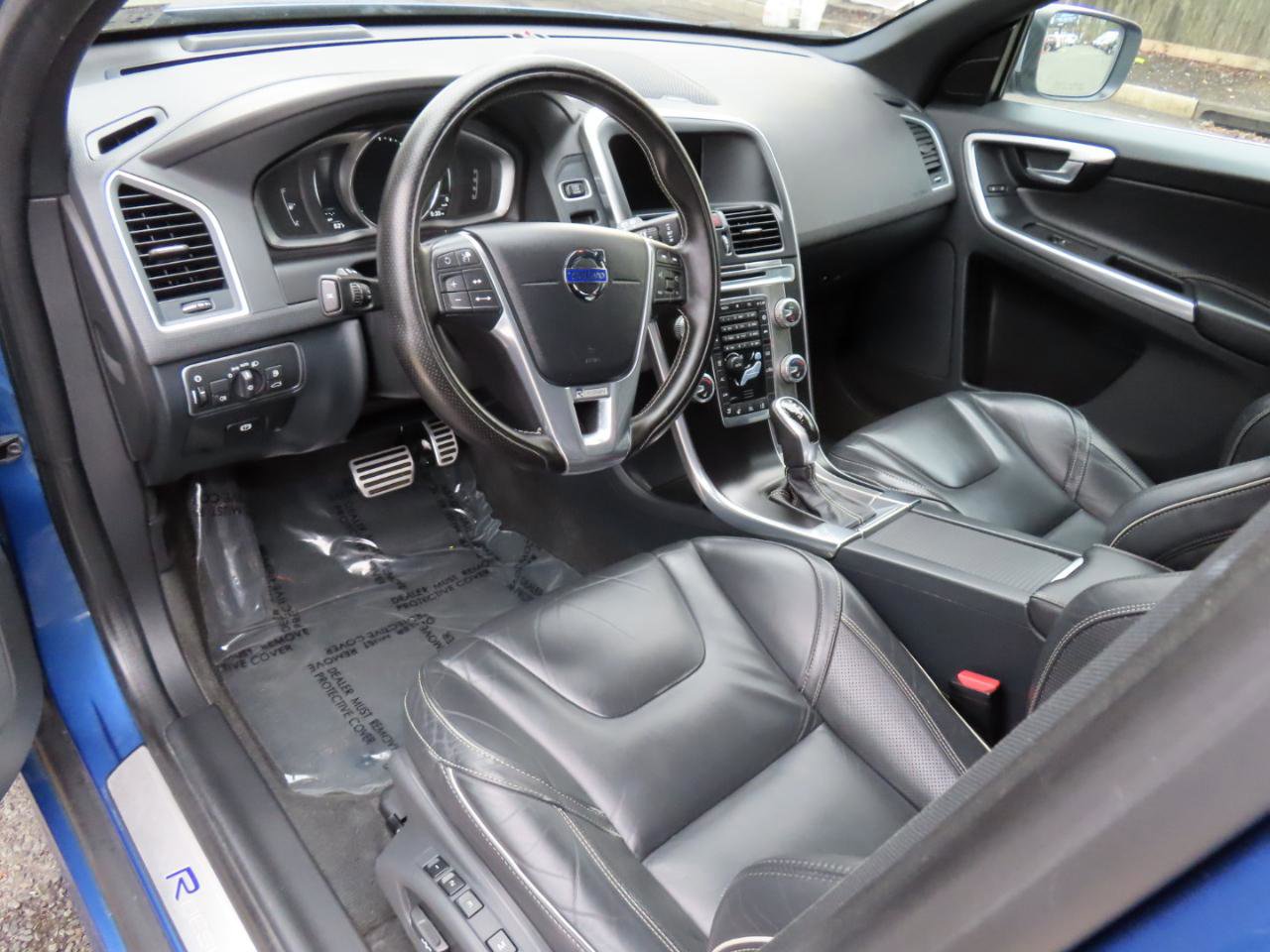 Used 2017 Volvo XC60 T6 R-Design w/ Climate Package image 5