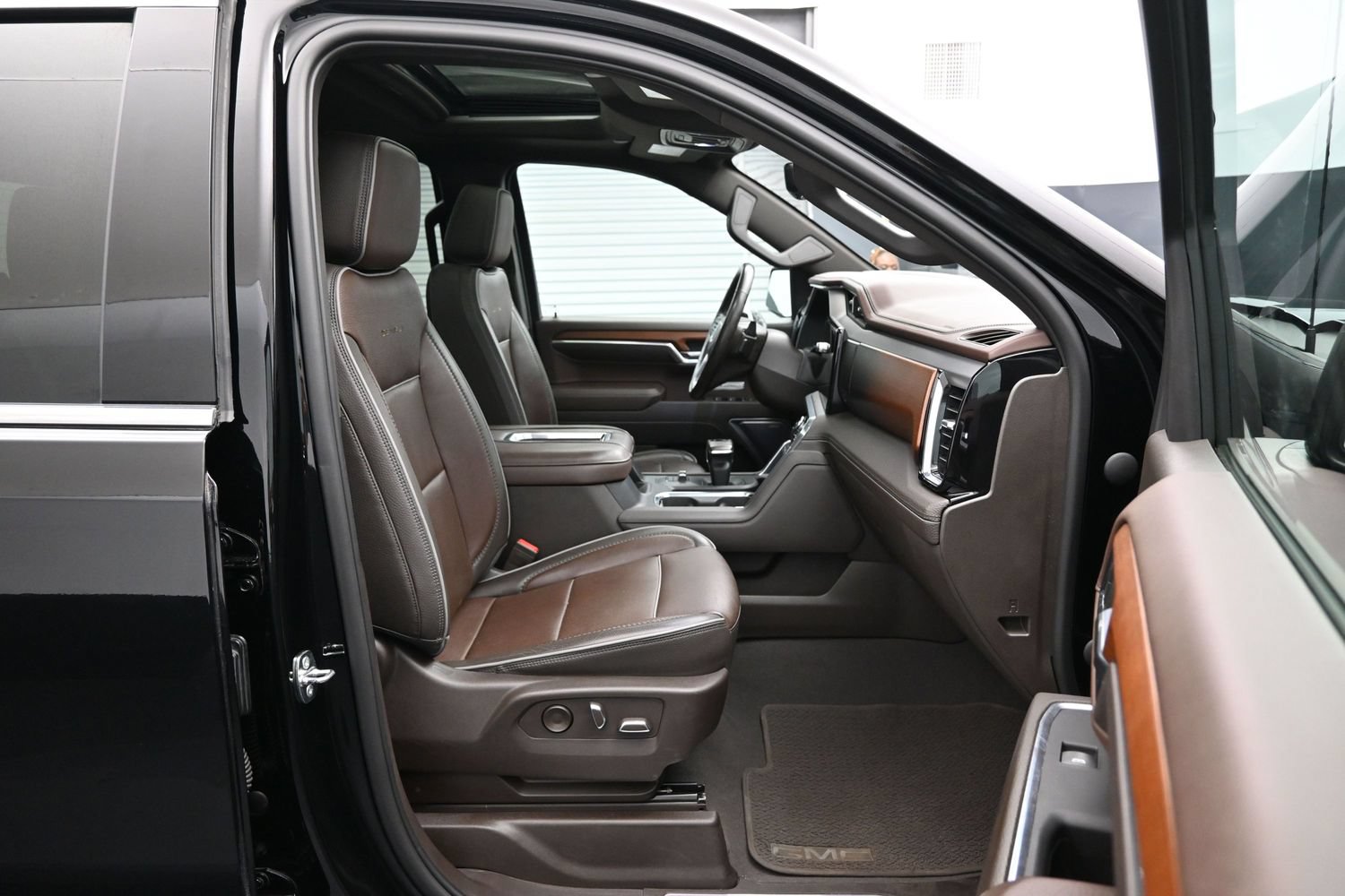 Used 2022 GMC Sierra 1500 Denali w/ Denali Reserve Package AWD/4WD image 13