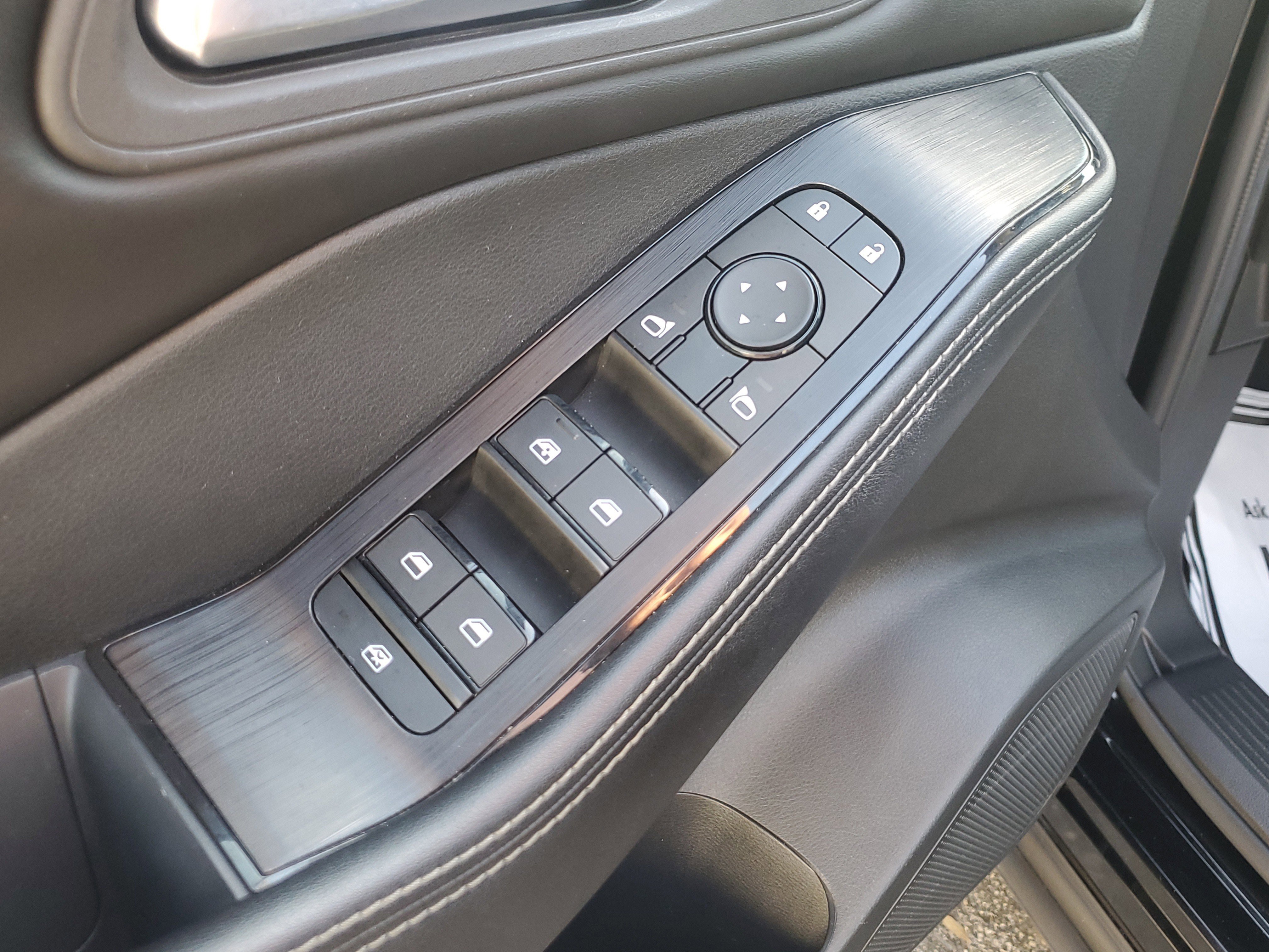 Certified 2024 Nissan Rogue SV image 17