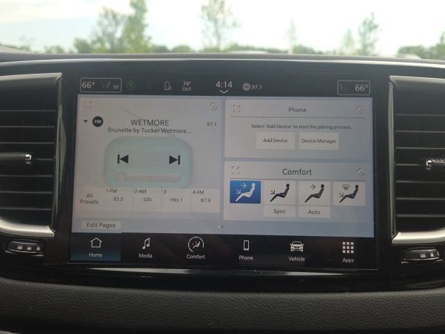 Used 2023 Chrysler Pacifica Touring-L FWD image 34