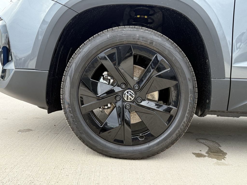 New 2026 Volkswagen Taos SE image 9